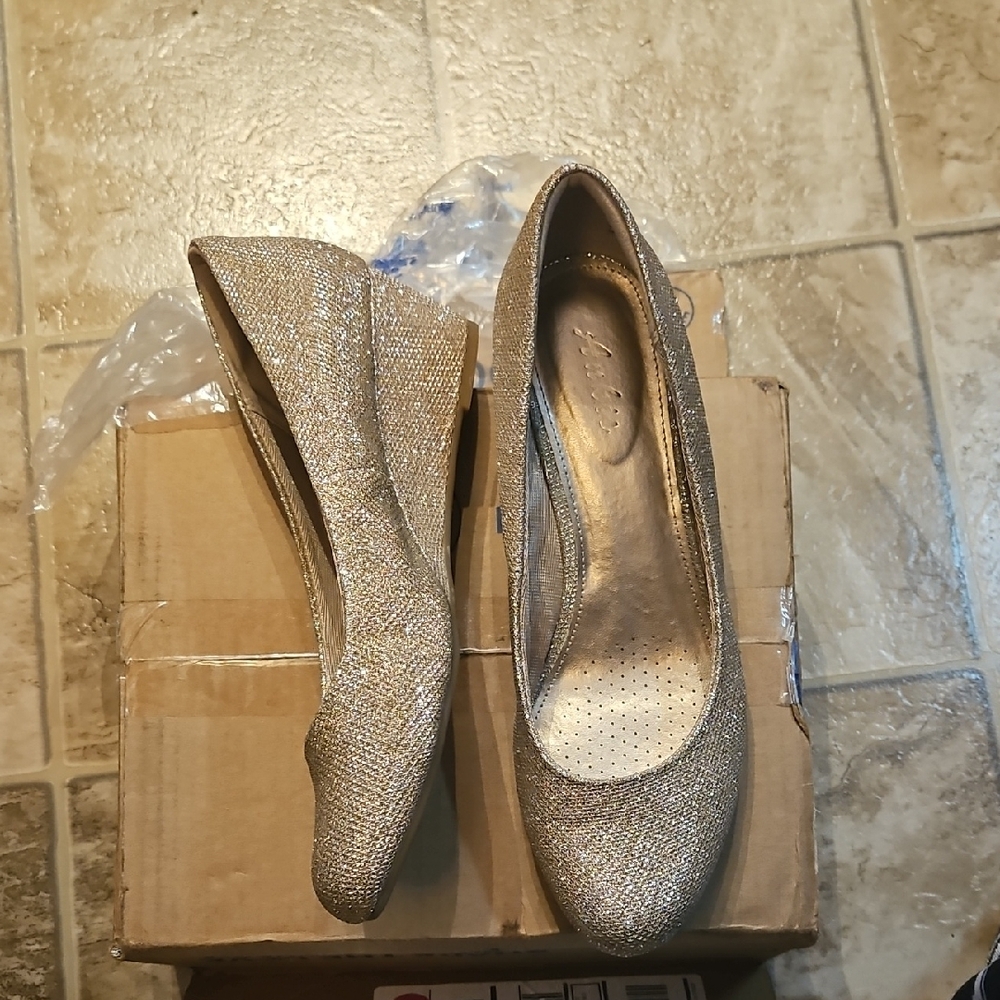 Franco Sarto Shimmering Gold Flats - Picture 2 of 3